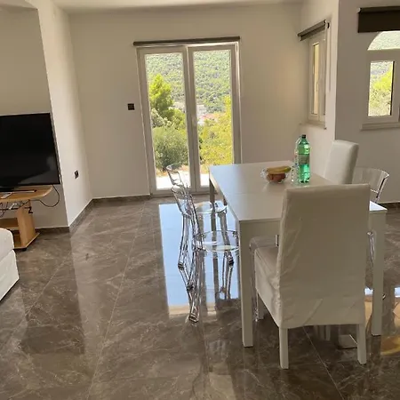 La Maison Du Graal Apartment *